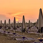 Appartamento Welcoming Flat With A Magnificent Terrace Bibione
